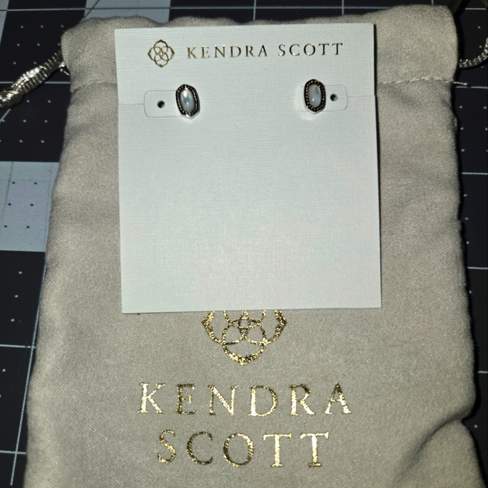 Kendra Scott Mini Ellie Stud earrings